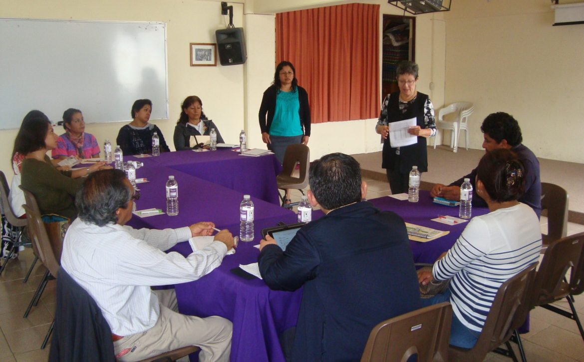 Foto 02. La presidenta de GESMujer da la bienvenida a integrantes de la Red (2)