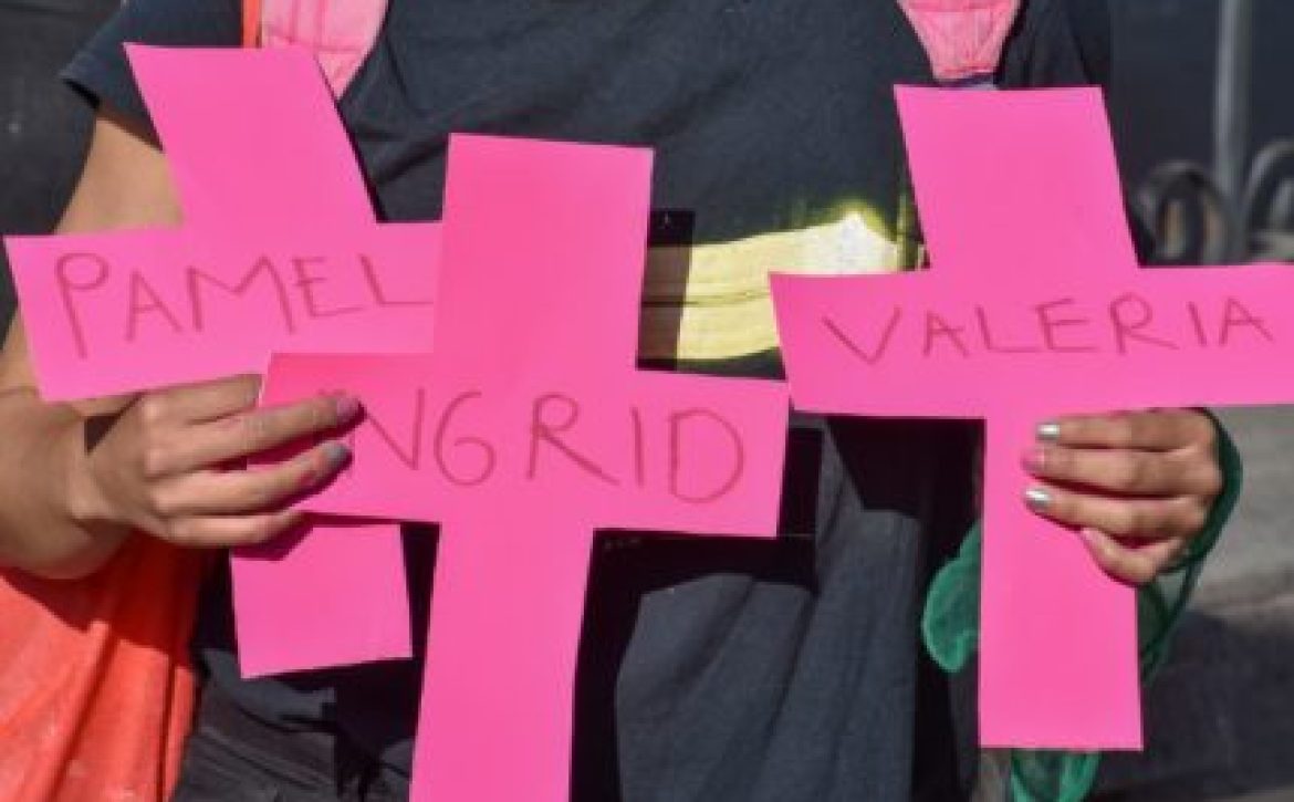 Mujeres de San Antonio la Isla exigieron justicia por los feminicidios que han ocurrido en este municipio, denunciando la falta de seguridad.