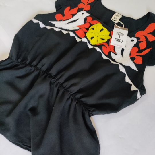 🌺✨ Blusa de Rayón Bordada a Mano – Artesanía con historia y estilo (Negro) ✨🌺